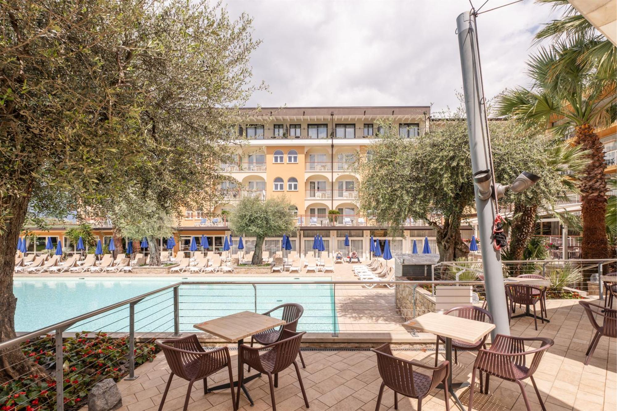 Majestic Palace Μαλτσεζίνε Εξωτερικό φωτογραφία